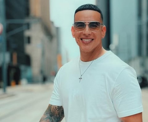 Papa Yankee surprise with a new name and “smile”, his brand new single