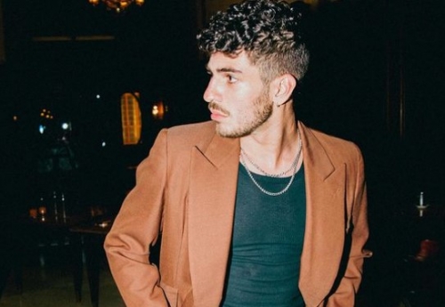 Tomi Lago teams up with Ariel Rot for the launch of “Sobre el Pucho”