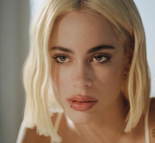 Tini pays tribute to her father with the release of “Pa”