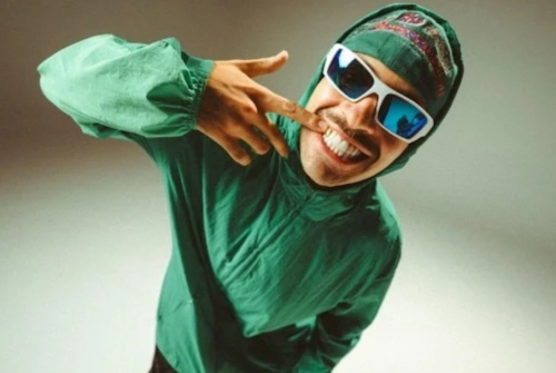 Feid presents the video for “Luna”, his latest hit