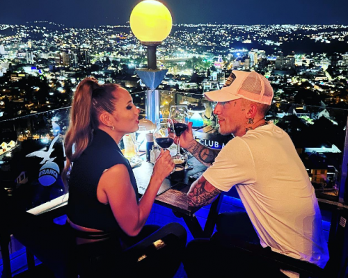 El Polaco, more in love than ever, presents “Regresa Hermosa”