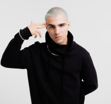 Alak opens with “Zolo” a new stage of his musical career