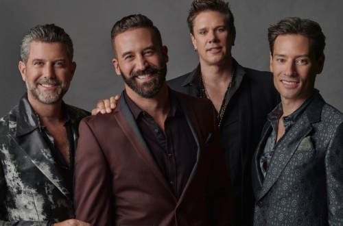 Il Divo prepares to go on stage at Luna Park