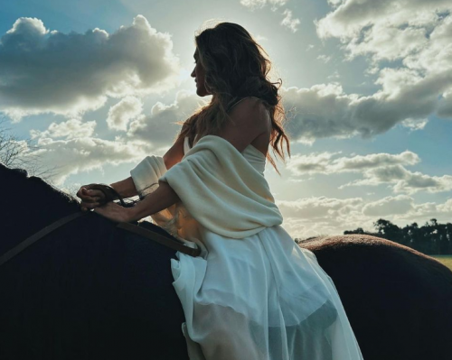Soledad moves with the video of “Los Paisajes”