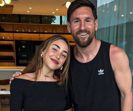 Nicki Nicole stopped by to greet Lionel Messi for the holidays