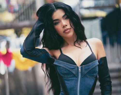 Kenia Os moves away from pop with the premiere of her EP: “Flow Mamita Rica”