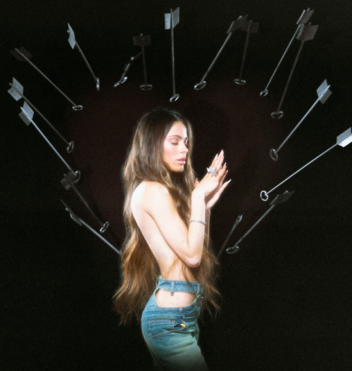 Tini ignores the critics and prepares for the premiere of her new album
