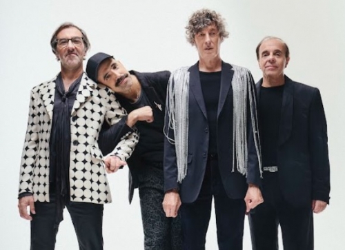The quartet of us opens “Doors”, his new album …
