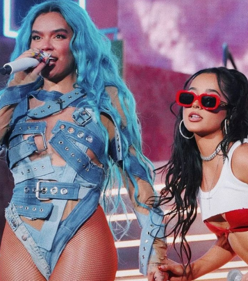 Becky G and Karol G present the video for the hit “Mamiii”
