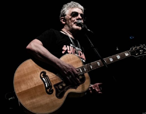 Juanse “Keep Turning” with Fito Paez and Fabi Cantilo