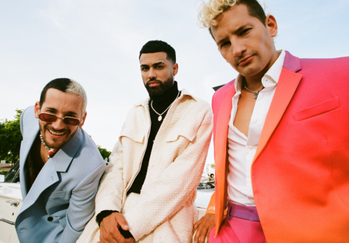 Mau and Ricky surprise with “No Es Normal” featuring Jay Wheeler