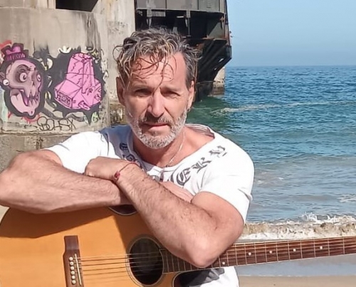 Miralles arrives in Buenos Aires with his music that crosses borders