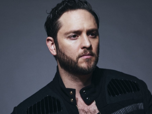 Christopher Uckermann assures that “Men don’t cry”…
