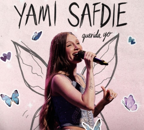 Yami Safdie arrives for the first time at the Teatro Gran Rex