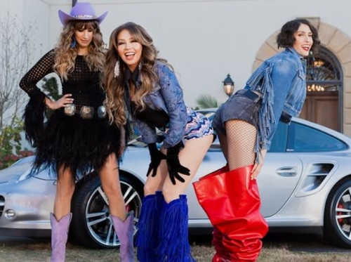 Ha Ash and Thalia present “Amiga Date”, his expected collaboration