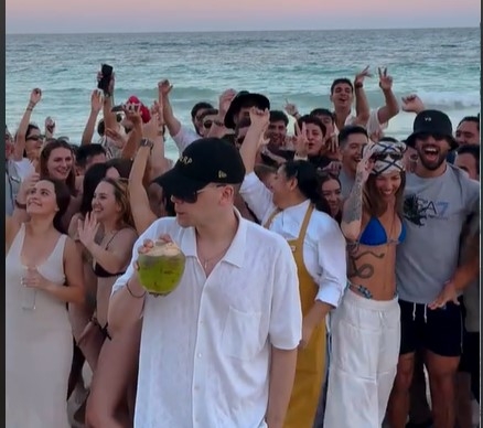 Bizarrap organized a fun challenge on the beaches of Mexico
