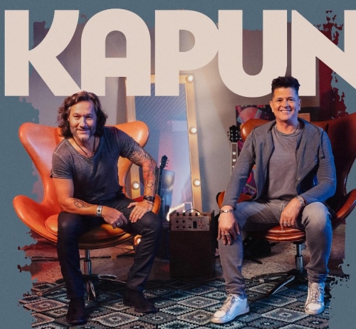 Diego Torres presents the album and does “Kapun” with Carlos Vives