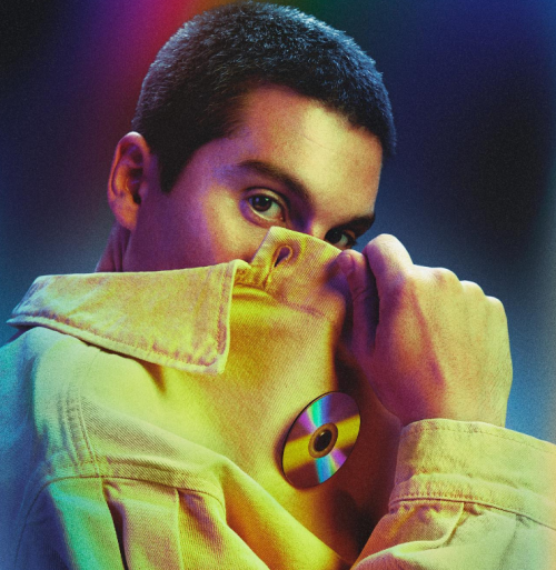 Santi Celli presents a new single: “I was looking for it”
