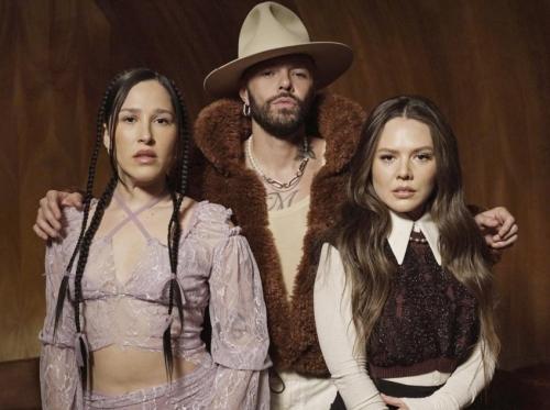 Jesse and Joy join Elsa and Elmar in what seems to be an “accident” …