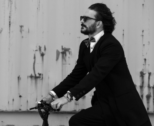 Ricardo Arjona returns to Argentina to close his “Black and White” tour