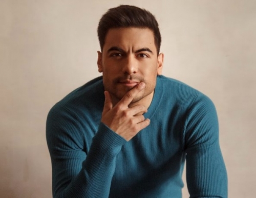 Carlos Rivera presents an album and asks: “What does love mean?”