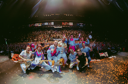 The Caligaris closed their tour with a pure party.