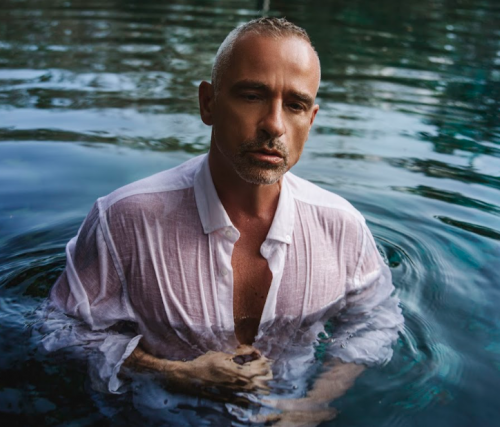 Eros Ramazzotti prepares to land at the Arena