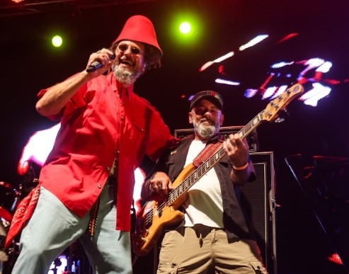 Nonpalidece turns on the konex and continues to visit Argentina and Mexico