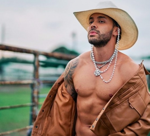 Prince Royce presents his new album: “Llamada Perdida”