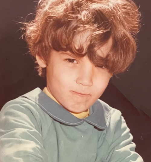 Dante Spinetta presents a mini-documentary on his life as an artist
