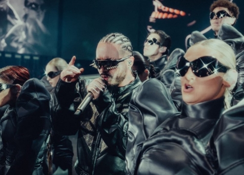 J Balvin returned to Coachella with an “Out of this World” performance…