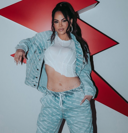 Natti Natasha, restless, between motorsport and basketball
