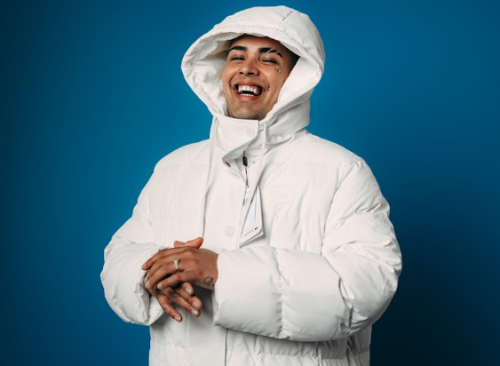 Callejero Fino opens his arms and says: “Welcome to my neighborhood”