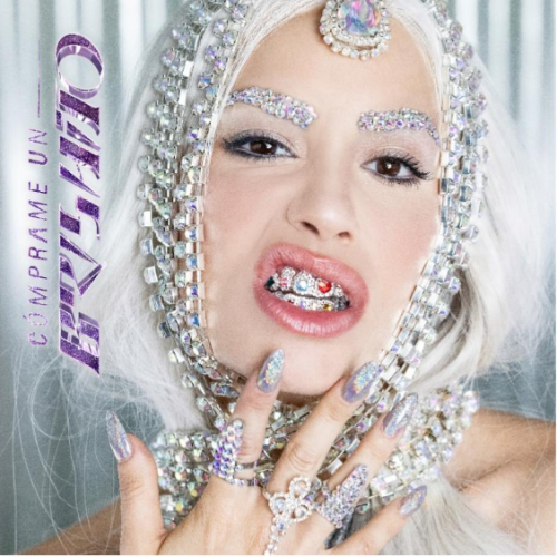 Lali warms up the atmosphere with the premiere of “Buy me a Brishito”