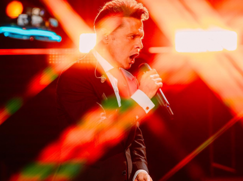 Luis Miguel prepares for the gala dinner he will give at La Rural…
