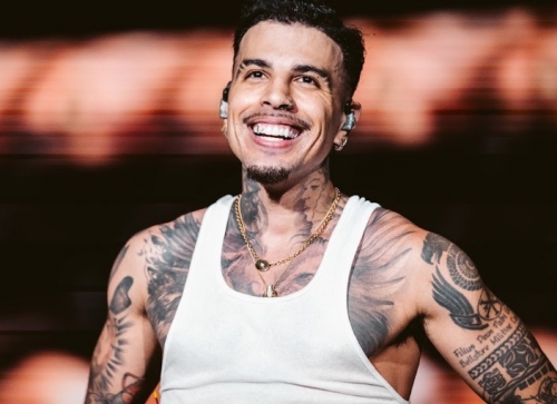 Rauw Alejandro arrives at the Arena stadium with a shocking show