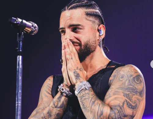Maluma announced, in the middle of the show, that he was going to be a father