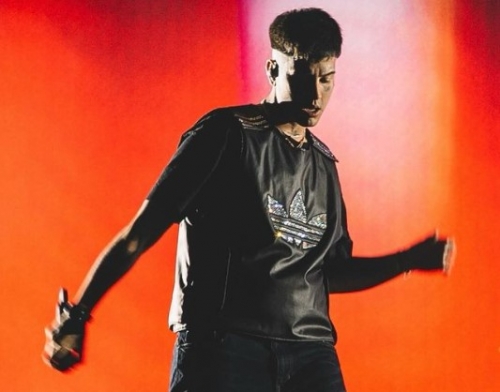 Duki looks back on his debut with MKS in “Tu Silencio”