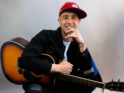 Adri G presents the video of “Dance”, his most intense and liberating song