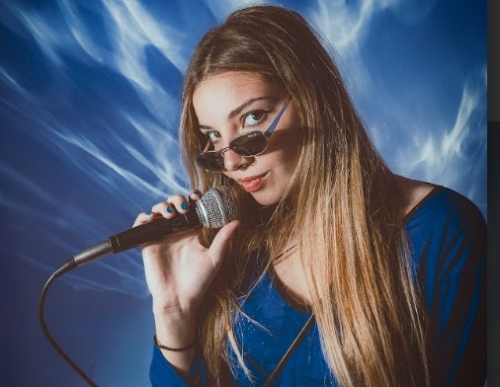 Anna Blou is launching her first album “Mar Is Sea”, a musical immersion inside the land