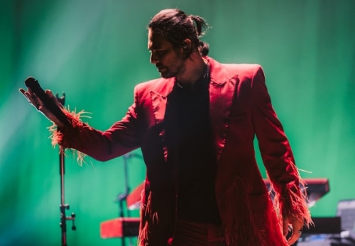 Beto Cuevas made an exhausted double in Buenos Aires and celebrated his birthday on the stage