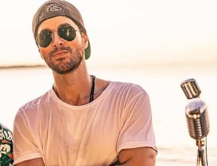 Enrique Iglesias presents the remix of “La Botella”