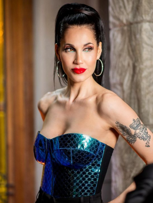 Laura Sky grows hand in hand with “Bien Mala”, her latest single