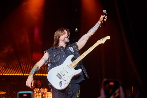 Juanes gave a unique show at the Gran Rex