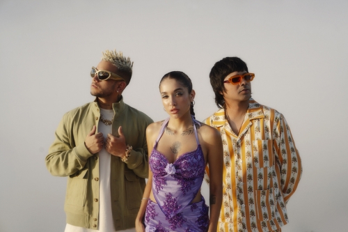 Maria Becerra, Chencho Corleone and Ovy on drums reunite to release “piscina”