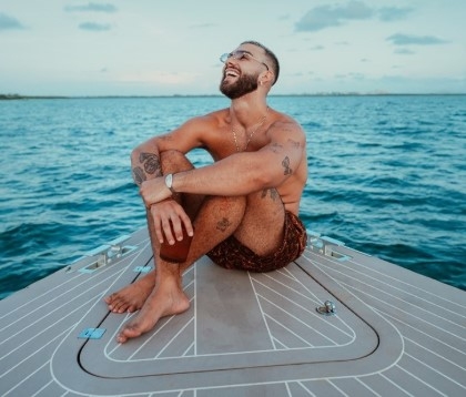 Manuel Turizo presents “Look at me now (Health My Queen)” and begins his world tour