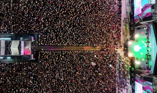 Thousands of people vibrated to the rhythm of Las Pelotas y Damas Gratis