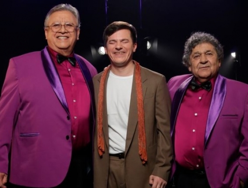 Nahuel Pennisi and Los Palmeras present the music video for “Mala”