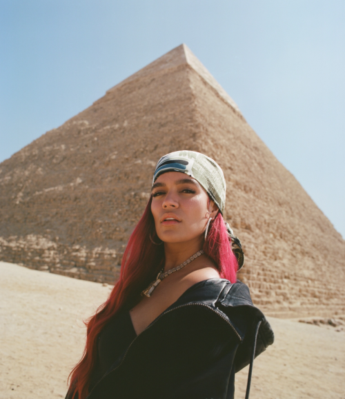 Karol G takes everyone on a trip to “Cairo”
