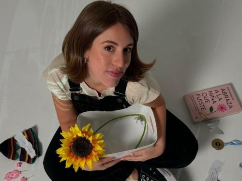 Laura Esquivel presents the official video clip of “Girasol”